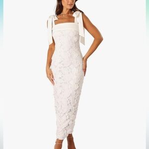 Petal & Pup Emerysyn Midi Lace Dress